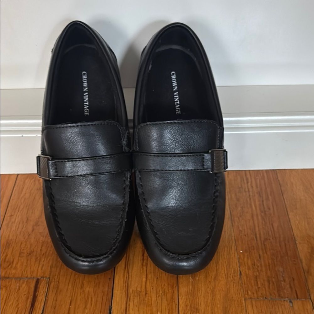 Boys Crown Vintage “Donovan” Black Loafers Size 3